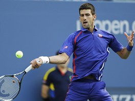 PJDE TO TAKHLE? Novak Djokovi ve finále US Open proti Andymu Murraymu.