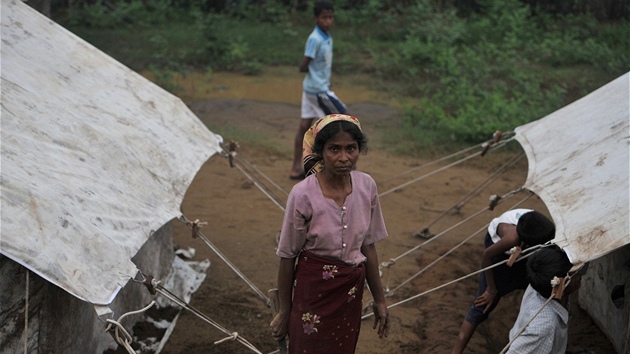 Uprchlick tbor pro barmsk muslimy nedaleko msta Sittwe.
