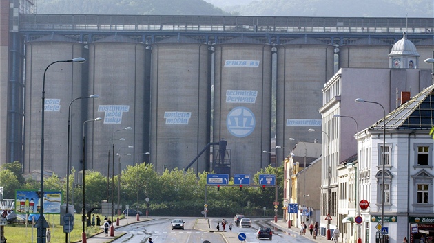 Sila Setuzy jsou prvn, co lovk uvid, kdy v st nad Labem pejede pes Benev most na stekovskou stranu.