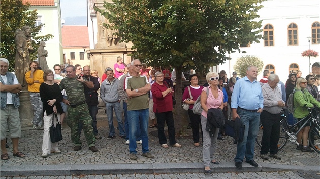 Na zatek demonstrace ve tyi odpoledne pilo zhruba 130 lid.