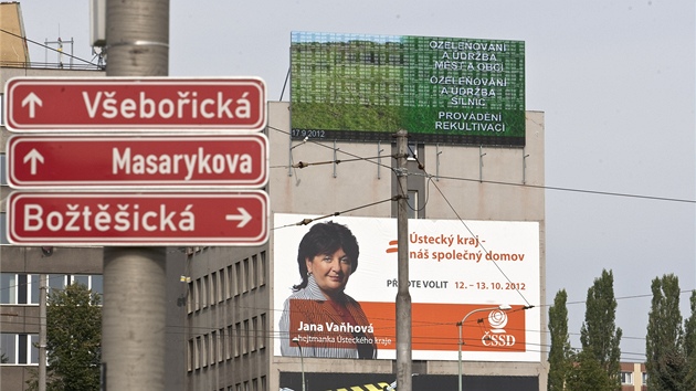 Pohybliv reklama (nahoe) pitahuje oi idi mnohem vc ne obvykl billboard.