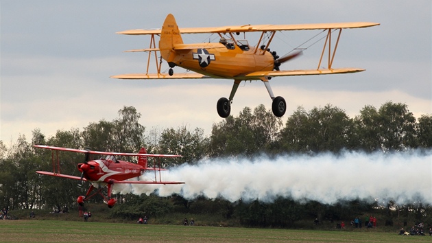 Na leteckm dni byl k vidn krom jinho tak originln letoun Boeing Stearman z roku 1943, kter se ve vzduchu prohnl spolen s dalm dvojplonm kolegou.