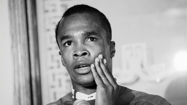 Kvli vni k boxu riskoval Sugar Ray Leonard i zrak.