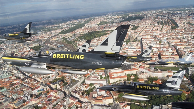 Breitling sthaky nad Prahou. Albatros L-39