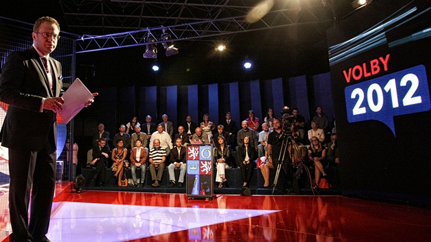 Pedvolebn specil Otzky Vclava Moravce vyslala esk televize iv z hradeckho Aldisu. (11. 9. 2012)