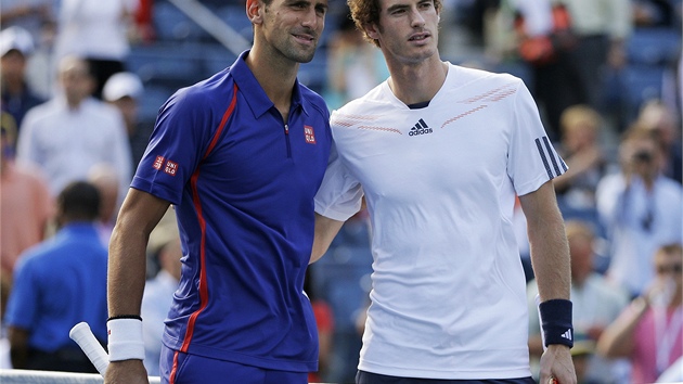 FINALIST. Novak Djokovi a Andy Murray pzuj ped finle US Open.