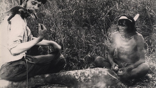 Dobov fotografie zachycuje Alberta Vojtcha Frie neboli "blho indina" v Latinsk Americe, kde se sblil s tamnmi obyvateli.