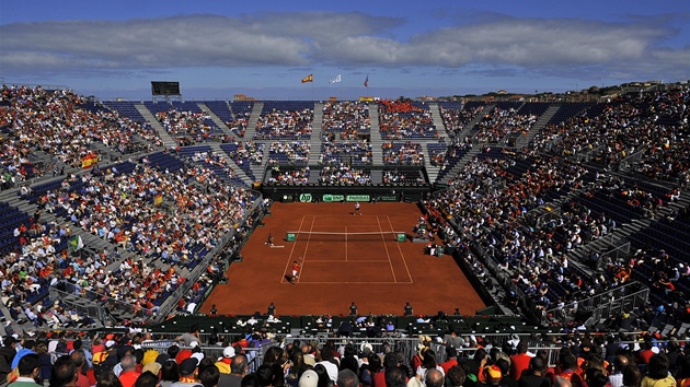 PANLSK KOTEL.  David Ferrer a Sam Querrey pi semifinle Davis Cupu v Gijonu. 
