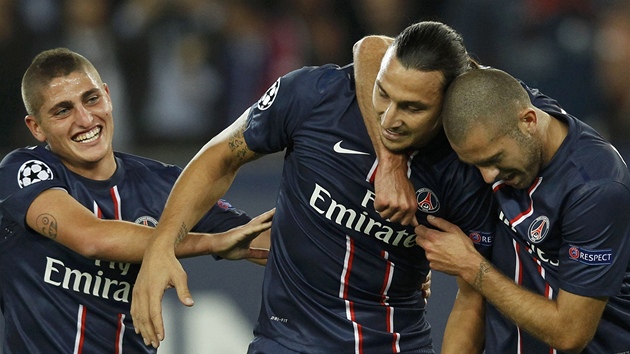 PSG! Fotbalist Paris St. Germain se raduj po glu Zlatana Ibrahimovice (uprosted).