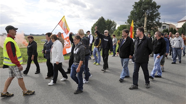 Devnovicemi prolo na dv st padest astnk pochodu (15. z 2012)
