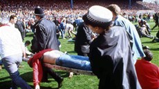 Tragédie na stadionu Hillsborough, kde v roce 1989 zahynulo v tlaenici 96 lidí