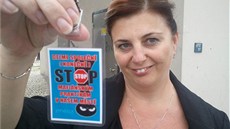 Demonstrace se zúčastnili opoziční politici, jako Kateřina Mazánková ze Strany Demonstrace se zúčastnili opoziční politici, jako Kateřina Mazánková ze Strany