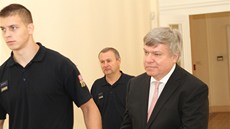 Jaroslav Barták u mstského soudu v Praze bhem projednávání svého pípadu (5. 9. 2012)