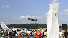 Památník mistrm letecké akrobacie na píbramském letiti