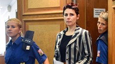 editelka kladenské nemocnice Kateina Pancová je pivádna k Okresnímu soudu