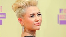 Miley Cyrusová s novým účesem Miley Cyrusová s novým účesem