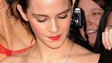 Emma Watsonová ukázala víc, než chtěla. Emma Watsonová ukázala víc, než chtěla.