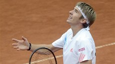 NESPOKOJENOST. Nmecký tenista Cedric-Marcel Stebe v Davis Cupu proti