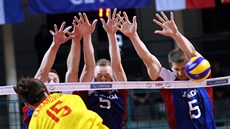 Makedonský útok končí na českém trojbloku David Konečný, Jiří Král a Jan Štokr. Makedonský útok končí na českém trojbloku David Konečný, Jiří Král a Jan Štokr.