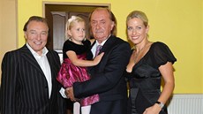 Frantiek Janeek s rodinou a Karlem Gottem