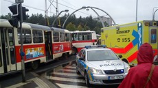 Na Barrandov se na kiovatce ulic Werichova a tpaská srazila tramvaj s