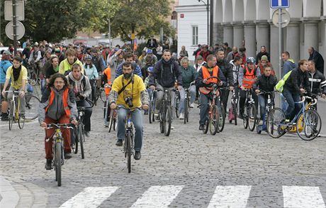 První velké budjovické cyklojízdy se vloni na podzim úastnilo asi 200 lidí na kolech. Na dalí si budou muset cyklisté jet pokat. (Ilustraní foto)