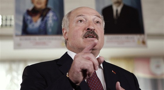 Bloruský prezident Alexandr Lukaenko hovoí bhem parlamentních voleb s...