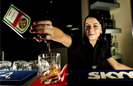 Sky bar v brnnské Potovské ulici byl jeden z mála, kde se u v pátek veer