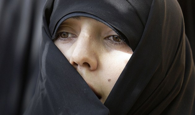 Studentka zažalovala pražskou střední školu kvůli zákazu nosit hidžáb