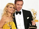 Emmy 2012 - Herci Claire Danesov a Damian Lewis s trofejemi za Vlast