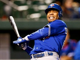 POZD. Edwin Encarnacion lituje promarnného odpalu v zápasu mezi týmy Toronto...