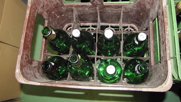 Zvadn alkohol, kter zabavili policist v Karlovarskm kraji.