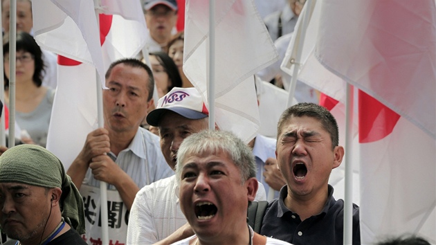 Protinsk protesty v Tokiu. Japonci chtj, aby jim zstaly ostrovy Senkaku.