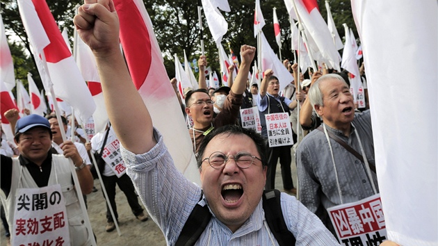 Protinsk protesty v Tokiu. Japonci chtj, aby jim zstaly ostrovy Senkaku.