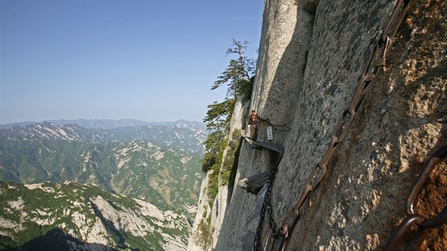 Lid trpc zvrat by se mlil ambic na zdoln hory Huashan vzdt.