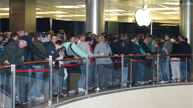 Zahájení prodeje iPhonu 5 v Drážďanech