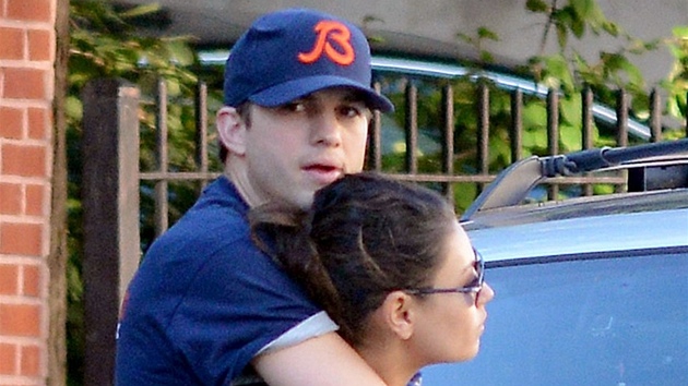 Ashton Kutcher a Mila Kunisov jsou zamilovan.