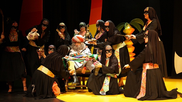 Z inscenace muziklu Josef a jeho asn pestrobarevn pl᚝ v Nrodnm divadle moravskoslezskm