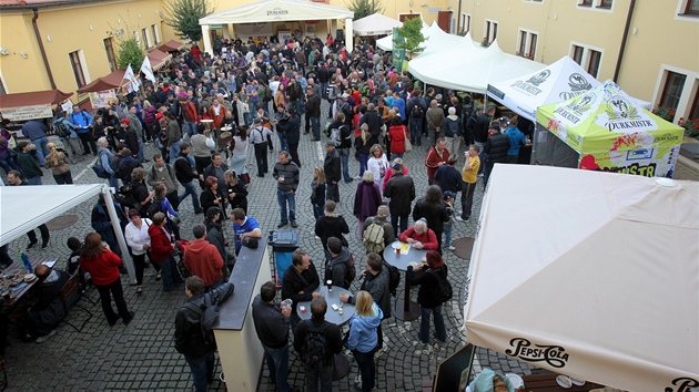 Festival malch pivovar Slunce ve skle v pivovaru Purkmistr v Plzni-ernicch. 