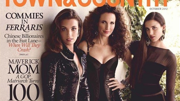 Andie MacDowellov a jej dcery Rainey a Margaret na titulce magaznu Town & Country (jen 2012)