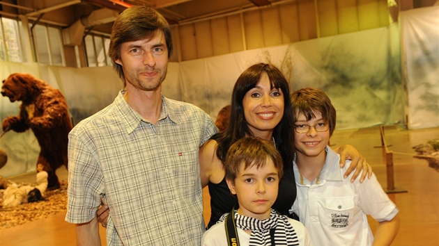 Nela Boudov, jej synov Andrej a Dalibor a jejich otec Jan Leke