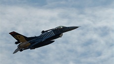 Letoun F-16 Soloturk na Dnech NATO v Ostrav