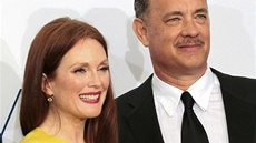 Emmy 2012 - Julianne Mooreová a Tom Hanks se sokami za Prezidentské volby