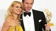 Emmy 2012 - Herci Claire Danesová a Damian Lewis s trofejemi za Vlast