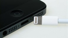 Lightning konektor zavedl Apple u iPhonu 5, te do nj pjdou pipojit i sluchátka