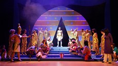 Z inscenace muzikálu Josef a jeho úžasný pestrobarevný plášť v Národním divadle Z inscenace muzikálu Josef a jeho úžasný pestrobarevný plášť v Národním divadle