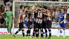 BASKICKÁ RADOST. Fotbalisté Athletika Bilbao se radují ze vsteleného gólu.