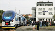 eské dráhy pedstavují v Karlovarském kraji motorový vlak Regioshark.
