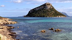 Ostrov Figarolo u severovýchodního pobeí Sardinie