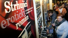 V Paláci knih Luxor na Václavském náměstí začali v deset večer prodávat český V Paláci knih Luxor na Václavském náměstí začali v deset večer prodávat český
